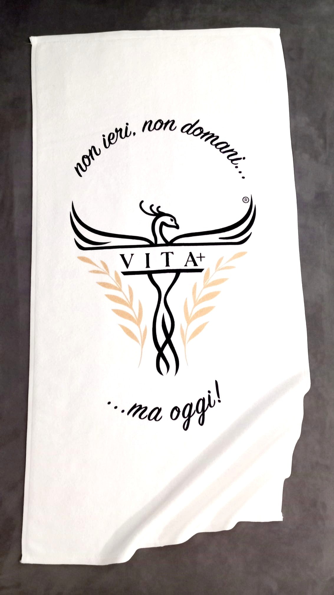 Telo palestra VITA+ color avorio con logo dorato per yoga e fitness