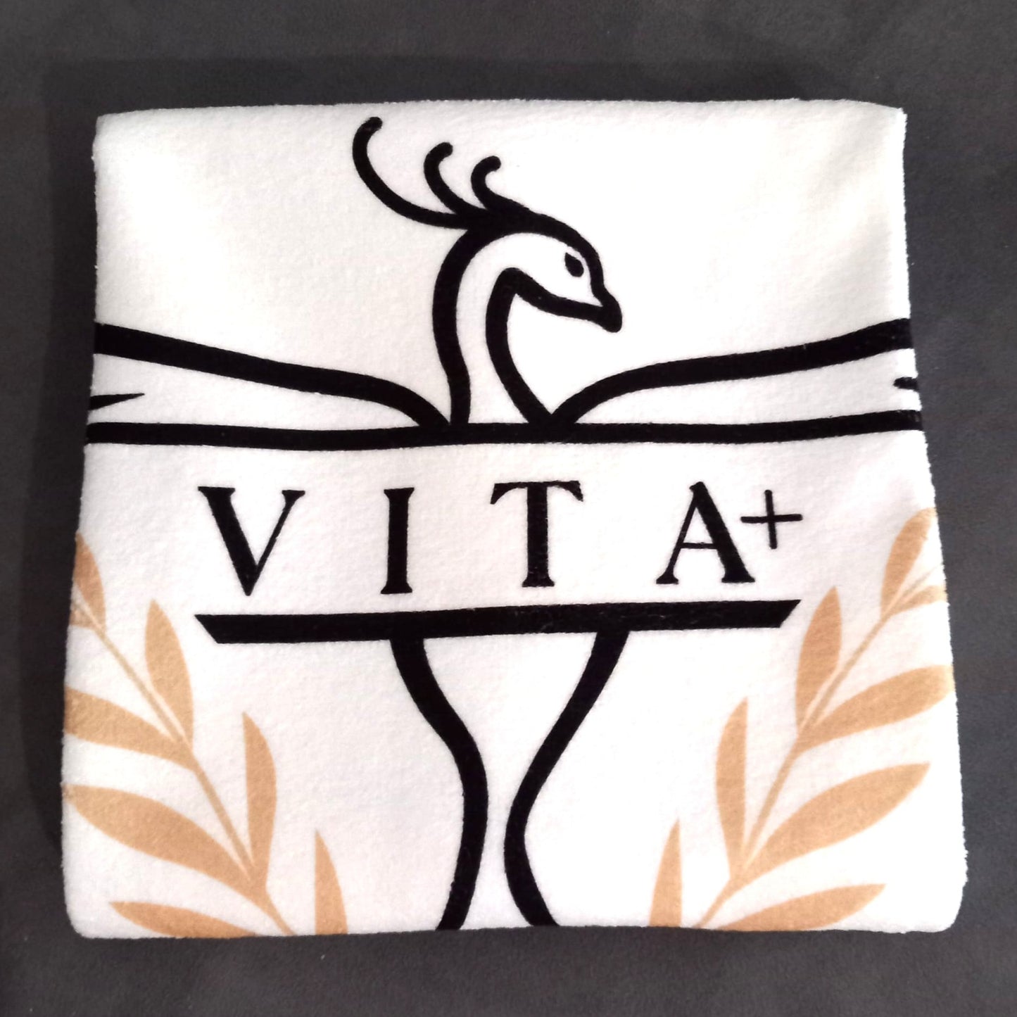 Telo palestra VITA+ color avorio con logo dorato per yoga e fitness